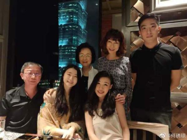 81岁琼瑶近照曝光 气质依旧十分优雅
